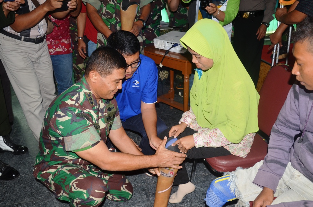 Danrem Hadir Dalam Operasi Katarak dan Bantuan Kaki Palsu